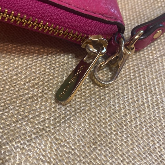 USED - Michael Kors Pink Leather Wallet - Picture 2 of 10